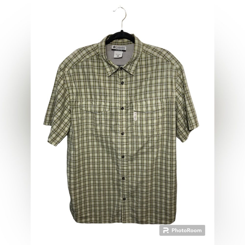 Columbia green plaid short sleeve button up shirt. XL